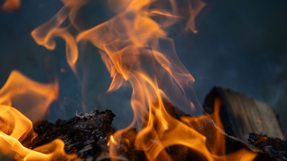 Flammen in einem digitalen Kamin 