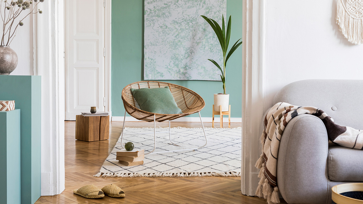 Blick in ein Wohnzimmer, mit einem einem gemütlichen Teppich