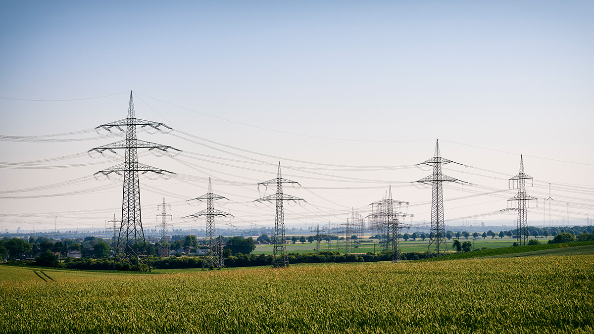 Viele Stromleitungen in Deutscher Landschaft