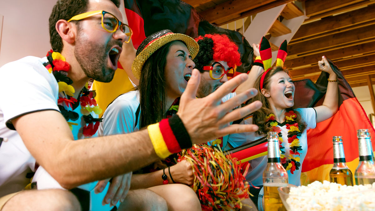 WM Lärm nachts, deutsche Fans vor dem TV