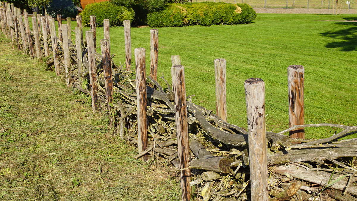 Zäune Tipps, Totholzhecke