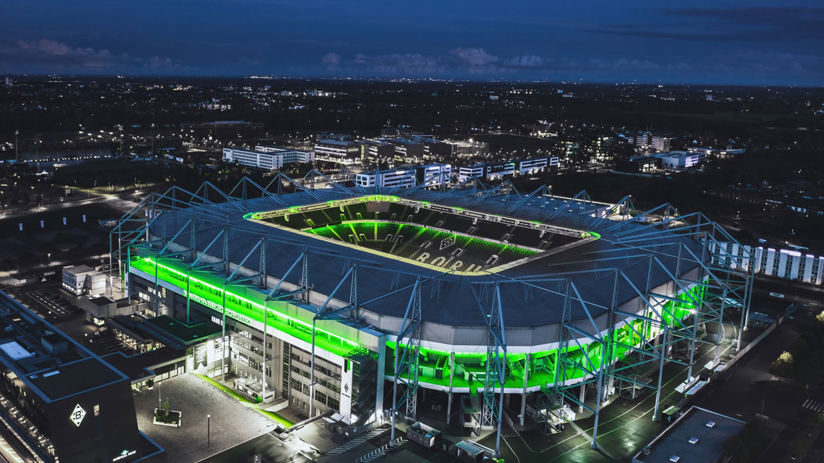 Immobilienpreise Bundesliga, BORUSSIA-PARK in Mönchengladbach am Abend