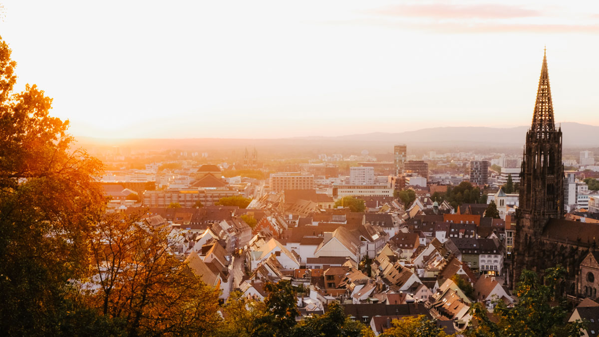 Die Preise in Freiburg sind hoch: Im Um land sinken sie. Kaufchance?