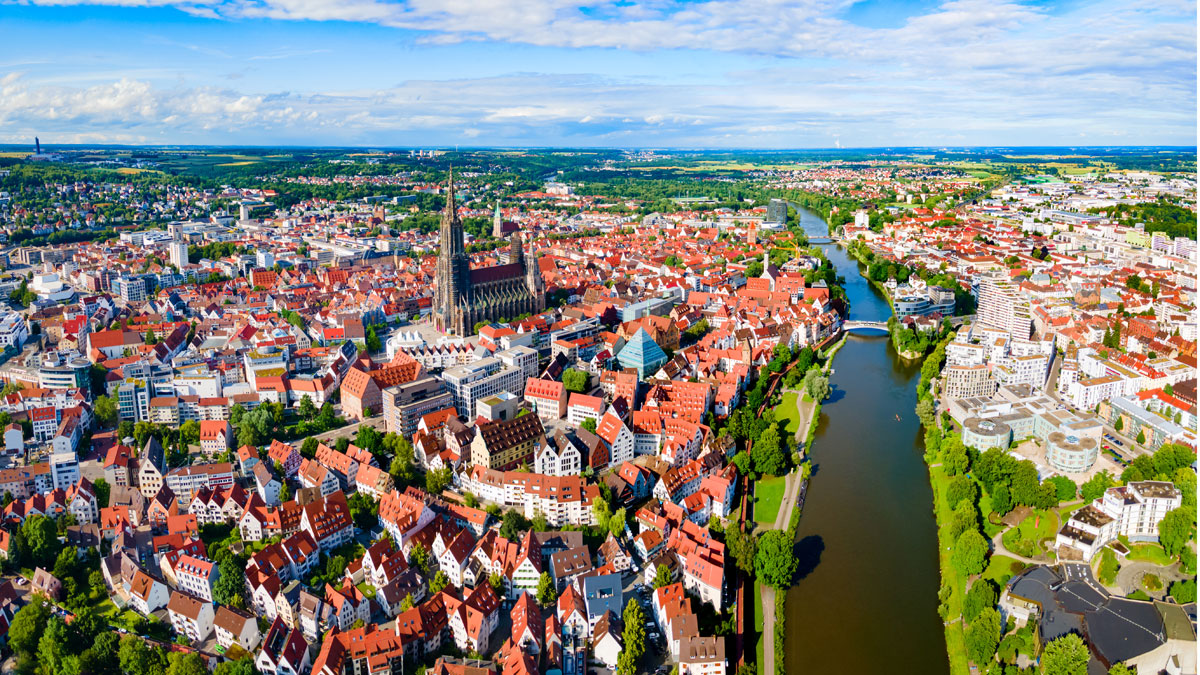 Ulm mit dem Münster im Ortskern ist die größte gotische Kirche in Süddeutschland und Kulturdenkmal.