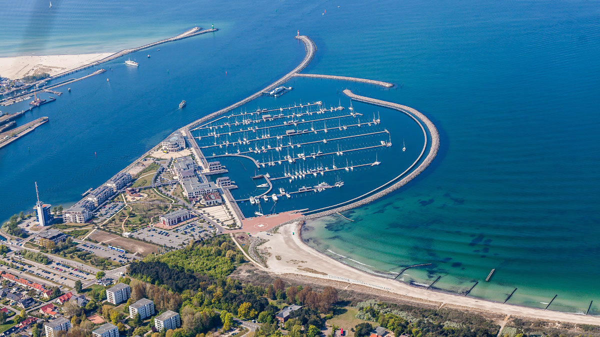 Der Rostocker Yachtafen gegenüber von Warnemünde.