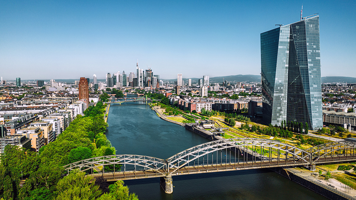 Mainhattan: Frankfurts Hochhäuser formen eine der bekanntesten Skylines Europas.