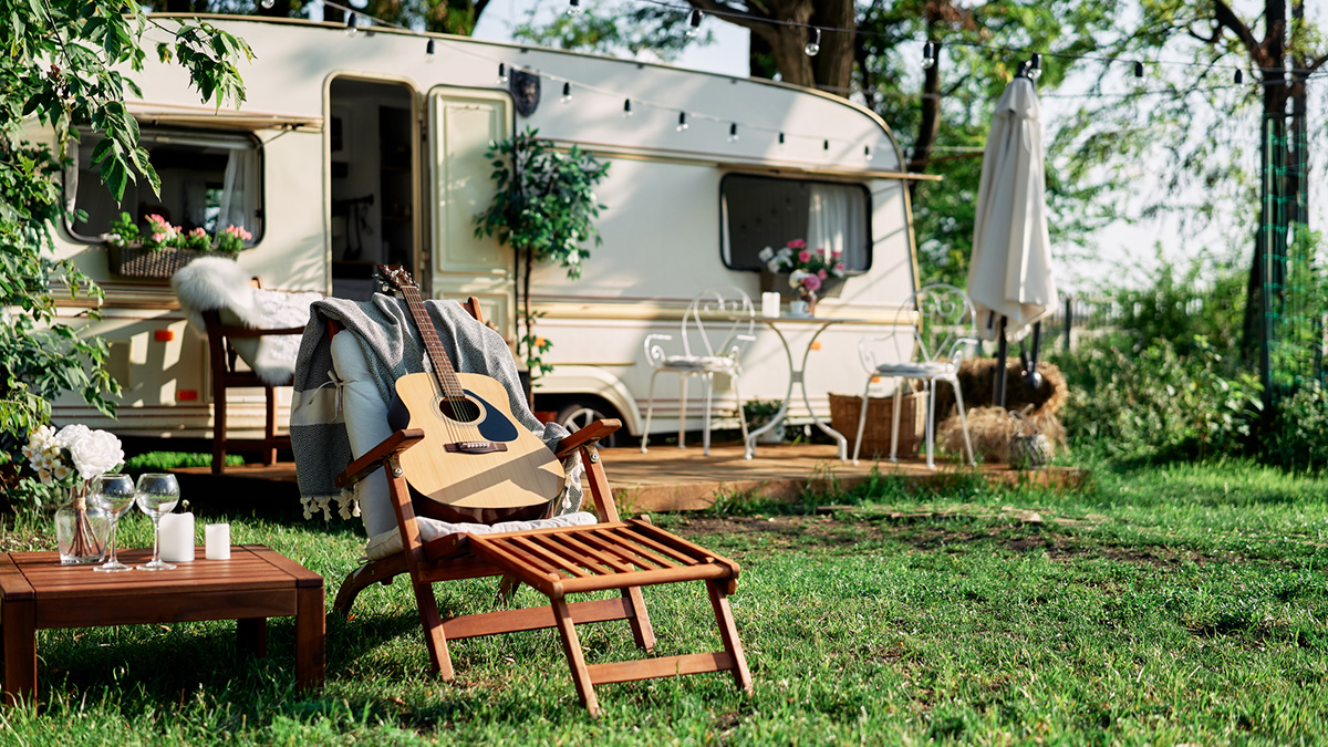 Ein schöner Platz im Grünen: Ein Ort um mit dem Wohnwagen für immer zu wohnen?