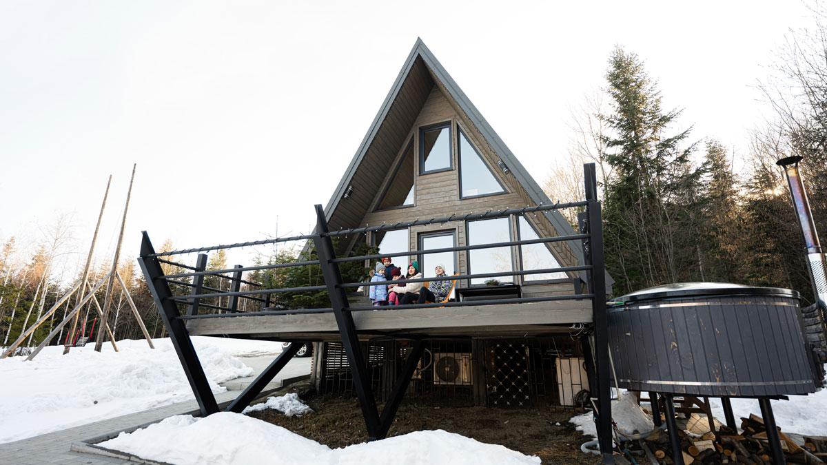 Tiny House Whirlpool, Tiny House mit holzbeheiztem Badefass