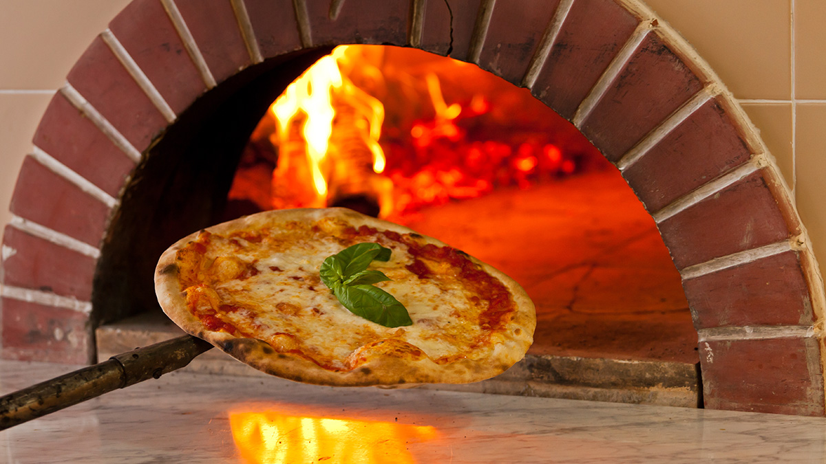 Ein selbstgebauter Pizzaofen wurde einem Bewohner zum Verhängnis. Die Versicherung gewinnt vor Gericht.