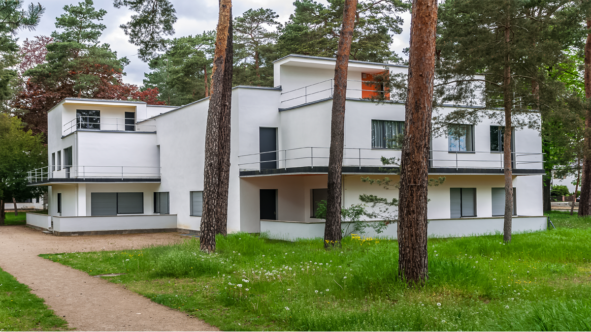Ein Funkis-Haus mit mehreren Wohnungen. 
