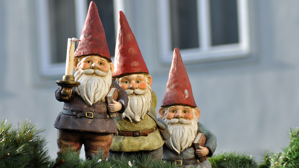 Grundsteuer-Chaos, Gartenzwerge stehen im Garten, Foto: Doris Heinrichs / stock.adobe.com