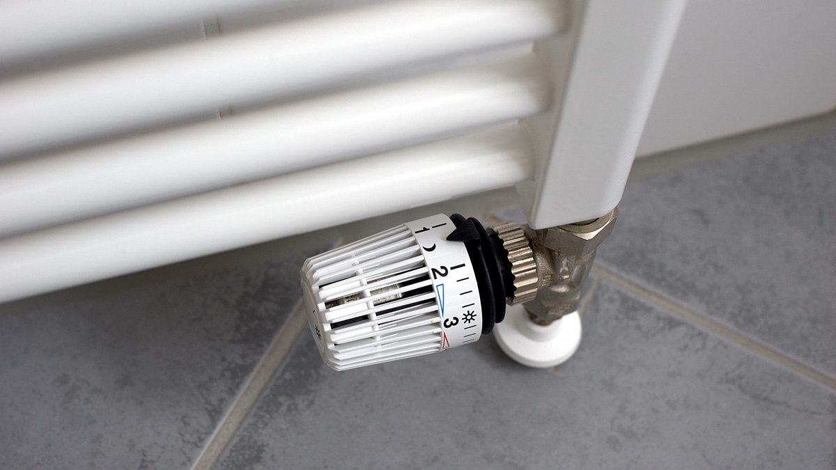 Heizung nachts an oder aus? Auf dein Haus kommt es an.