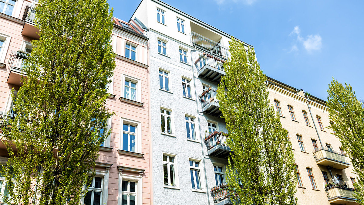 Die großen Konzerne kündigen hohe Mietpreiserhöhungen an.