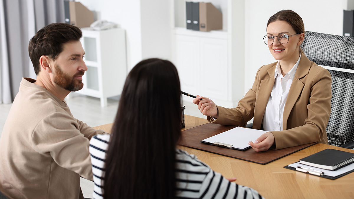 Nießbrauchrecht unverheiratete Paare, unverheiratetes Paar bei einem Beratungsgespräch