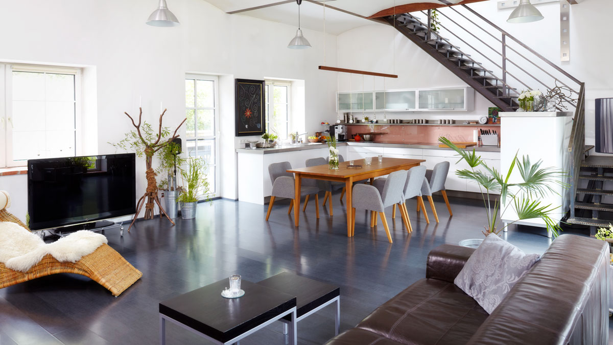 Offene Wohnküche, offener Wohn-Essbereich mit Küche