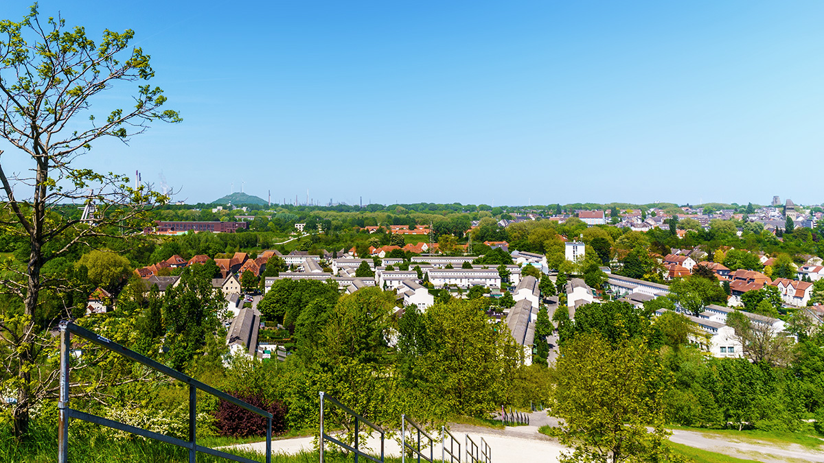 Wer im Jahr 2022 in Gelsenkirchen mit einem Budget von 350.000 Euro eine Eigentumswohnung kaufen wollte, konnte sich rechnerisch rund 185 Quadratmeter leisten. Heute sind es nur noch 163 Quadratmeter