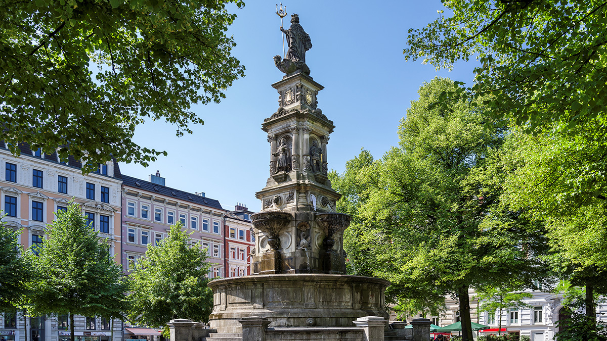Der Hansa-Brunnen auf dem Hansaplatz im Stadtteil St. Georg.