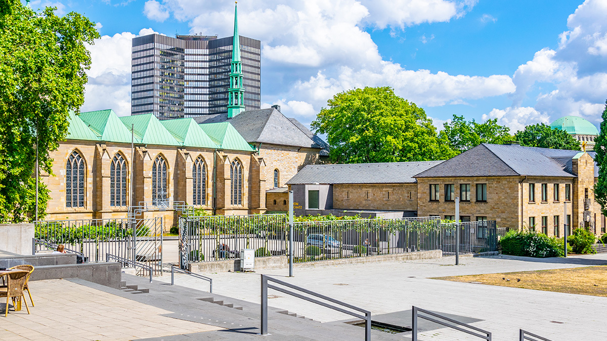 Blick auf das Bistum Essen am Burgplatz in der Innenstadt. Foto: iStock.com / trabantos