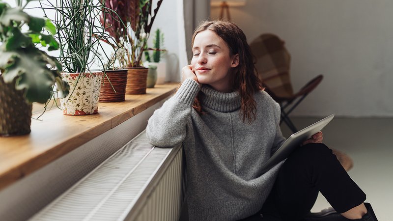 Ein günstiger Heizreflektor zwischen Wand und Heizung kann Energie sparen. 