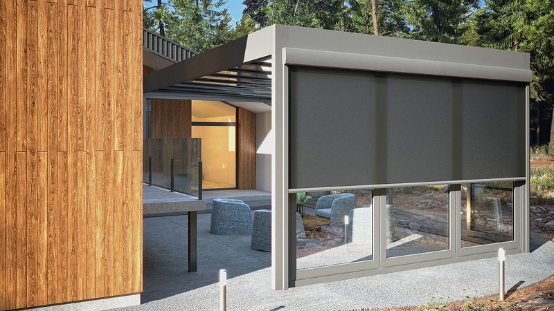 Terrasse mit seitlich steuerbaren Sichtschutzelementen