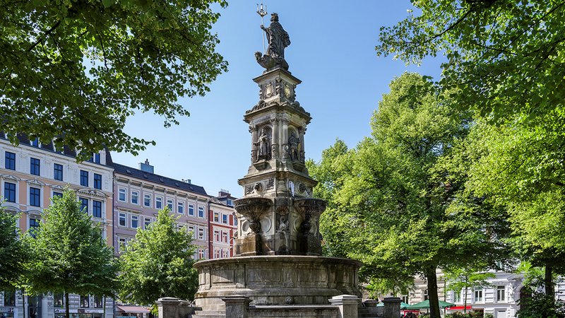 Der Hansa-Brunnen auf dem Hansaplatz im Stadtteil St. Georg.