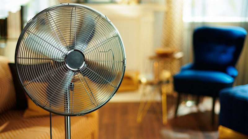 Ein Ventilator kühlt die Wohung