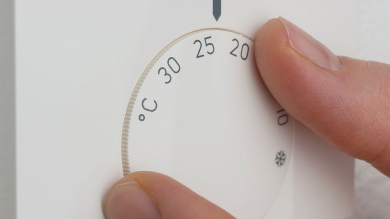 Fußbodenheizung Sommer, Regler für eine Fußbodenheizung