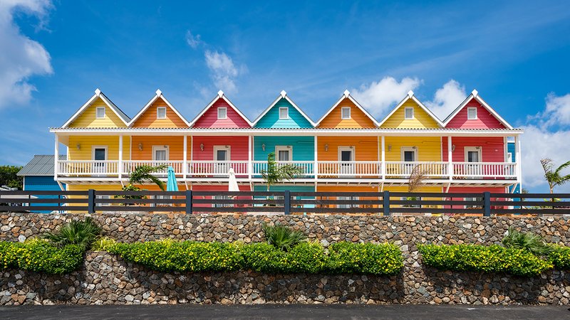 Wohnen in Curaçao, bunte Wohnhäuser in Willemstad, der Hauptstadt von Curaçao