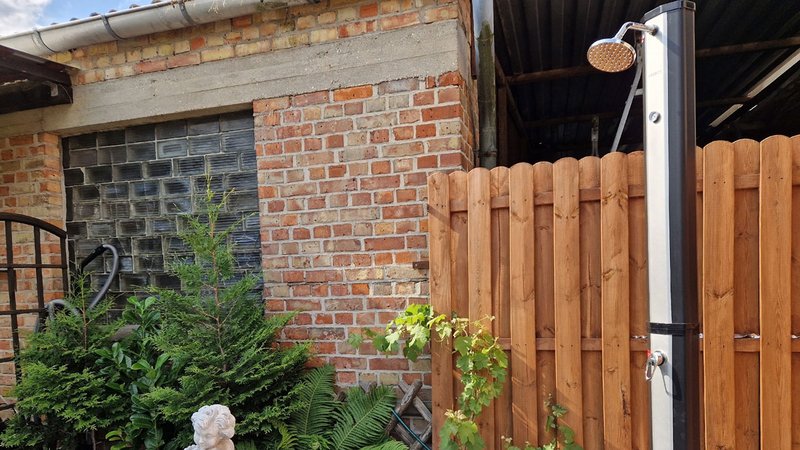 Solardusche Garten, eine Solardusche im Garten