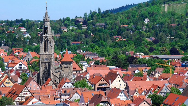 Außerhalb Reutlingens sind die Kaufpreise für Immobilien deutlich gefallen. Foto: stock.adobe.com / Andreas Böhm  