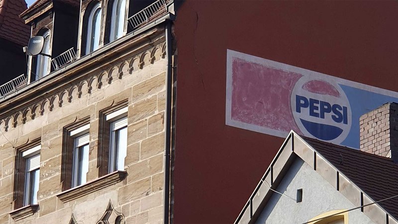 Deine Immobilie kann Geld verdienen. Mit Werbung. Foto: Kilian Treß