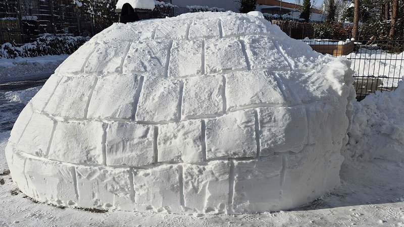 Ein selbstgebautes Iglu