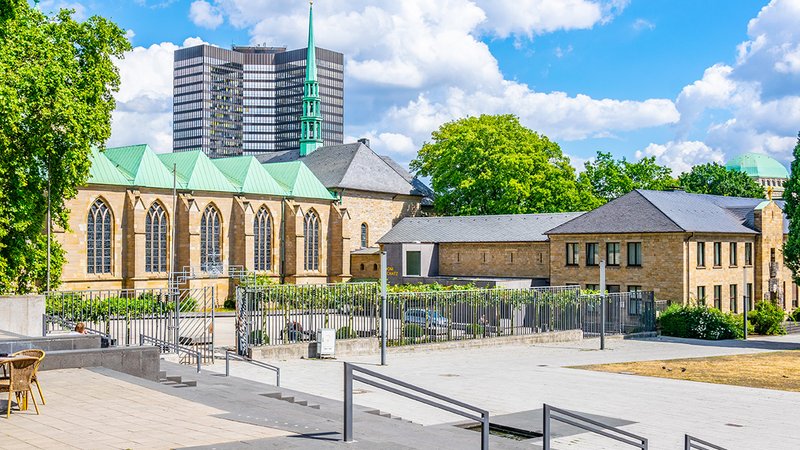 Blick auf das Bistum Essen am Burgplatz in der Innenstadt. Foto: iStock.com / trabantos