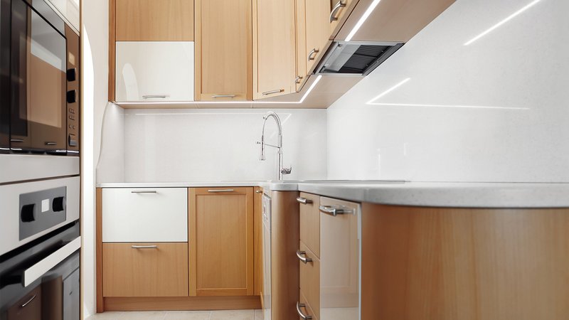 No-Gos Kücheneinrichtung, eine helle, aber sehr enge Küche