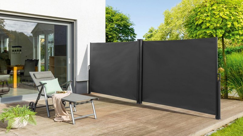 Terrasse mit doppelter Seitenmarkise