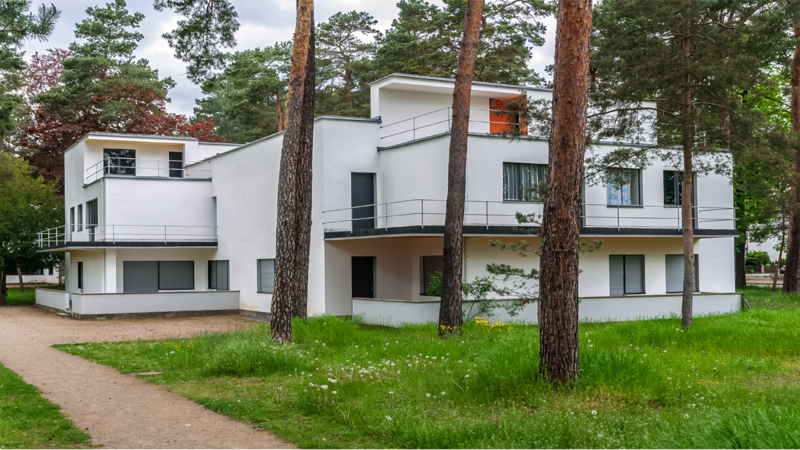 Ein Funkis-Haus mit mehreren Wohnungen. 