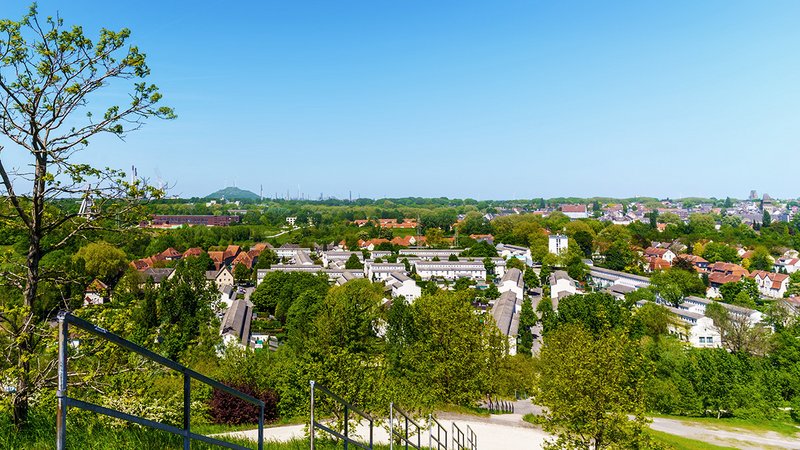 Wer im Jahr 2022 in Gelsenkirchen mit einem Budget von 350.000 Euro eine Eigentumswohnung kaufen wollte, konnte sich rechnerisch rund 185 Quadratmeter leisten. Heute sind es nur noch 163 Quadratmeter
