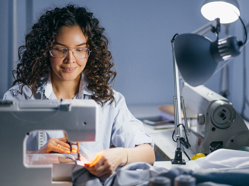 Wird ein Gebäude gewerblich genutzt, kann es über den jährlichen betrieblichen Jahresabschluss abgeschrieben werden. Dabei kommt es aber darauf an, ob und inwieweit das Betriebsgebäude auch privat 